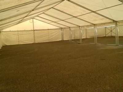 Die temporäre Lagerhalle