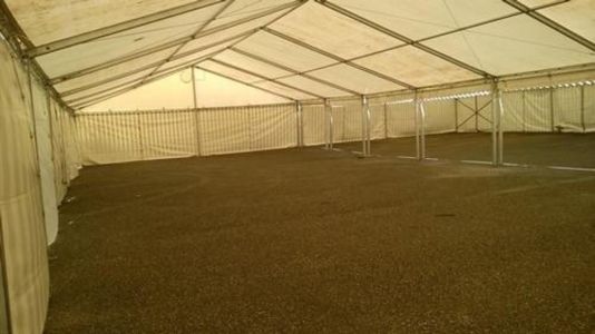 Die temporäre Lagerhalle